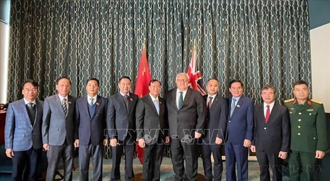 Chủ tịch Quốc hội New Zealand Gerry Brownlee (thứ 5, từ phải sang) tiếp Đoàn đại biểu Ủy ban Quốc phòng, An ninh và Đối ngoại của Quốc hội Việt Nam thăm và làm việc tại New Zealand từ 21-23/8/2025. Ảnh: TTXVN phát