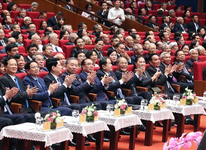 Tổng Bí thư Tô Lâm, các đồng chí Lãnh đạo, nguyên Lãnh đạo Đảng, Nhà nước tại buổi gặp mặt các thế hệ đại biểu quốc hội. Ảnh: Thống Nhất – TTXVN
