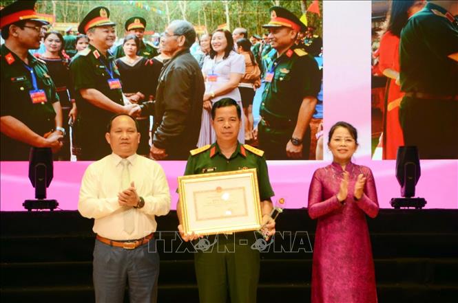 35 tập thể và 27 cá nhân điển hình tiêu biểu được biểu dương khen thưởng. ẢẢnh: Sỹ Thắng - TTXVN