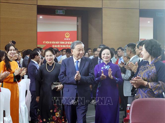 Tổng Bí thư Tô Lâm, các đồng chí lãnh đạo, nguyên lãnh đạo Đẳng, Nhà nước và các đại biểu dự lễ kỷ niệm. Ảnh: Thống Nhất – TTXVN