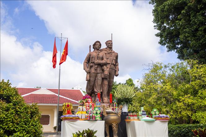 Công trình đài tưởng niệm Anh hùng liệt sĩ tại Khu căn cứ Ban Giao bưu vận và Ban Thông tin liên lạc Trung ương Cục miền Nam (xã Tân Lập, tỉnh Tây Ninh). Ảnh: Giang Phương - TTXVN