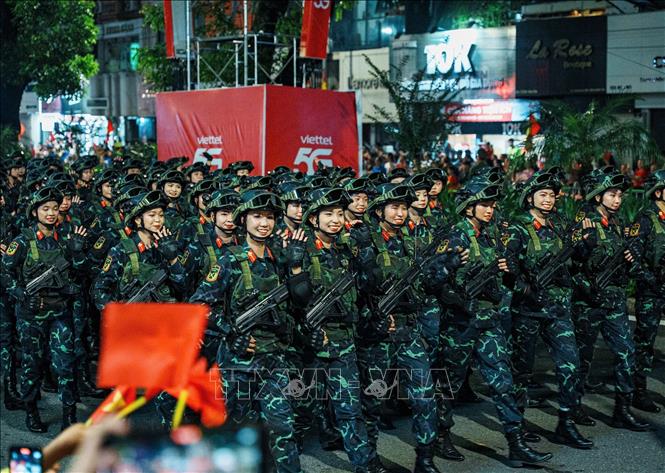 Các khối di chuyển qua phố Kim Mã trong buổi Sơ duyệt cấp Nhà nước diễu binh, diễu hành của sự kiện A80. Ảnh: Phạm Tuấn Anh - TTXVN