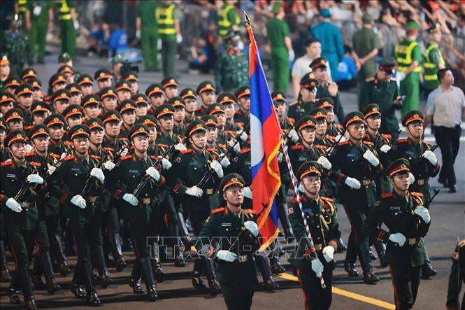 Các khối di chuyển qua khu vực Cửa Nam trong buổi Sơ duyệt cấp Nhà nước diễu binh, diễu hành của sự kiện A80. Ảnh: Minh Quyết - TTXVN