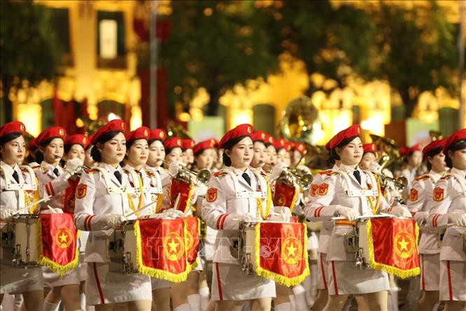 Khối nữ Quân nhạc tham gia lễ sơ duyệt. Ảnh: Hoàng Hà-TTXVN
