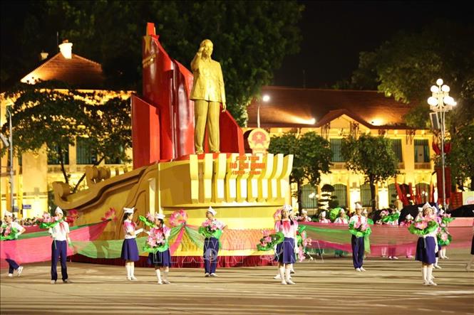 Khối nghi trượng tham gia lễ sơ duyệt. Ảnh: Hoàng Hà-TTXVN