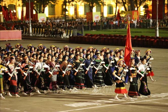 Lực lượng vũ trang nữ dân tộc thiểu số. Ảnh Hoàng Hà-TTXVN
