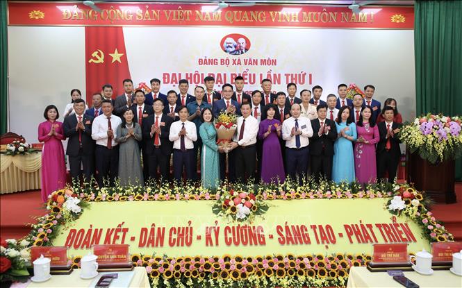 Ban Chấp hành Đảng bộ xã Văn Môn, nhiệm kỳ 2025 - 2030. Ảnh: Đỗ Huyền - TTXVN