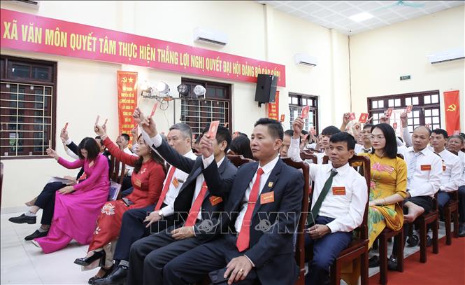 Các đại biểu biểu quyết thông qua Nghị quyết Đại hội. Ảnh: Đỗ Huyền - TTXVN
