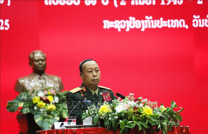 Thượng tướng Thongloi Silivong, Thứ trưởng Bộ Quốc phòng Lào phát biểu tại Lễ kỷ niệm. Ảnh: Xuân Tú - PV TTXVN tại Lào