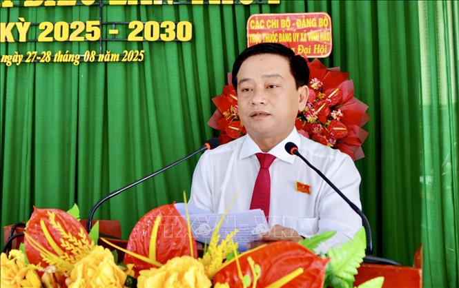 Ông Nguyễn Ngọc Huynh, Bí thư Đảng ủy xã Vĩnh Hậu, tỉnh An Giang phát biểu tại đại hội. Ảnh: Thanh Sang-TTXVN