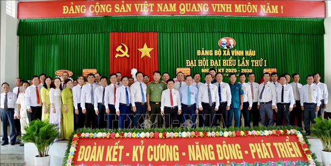 Ban chấp hành Đảng bộ xã Vĩnh Hậu, tỉnh An Giang nhiệm kỳ 2025-2030 ra mắt đại hội. Ảnh: Thanh Sang-TTXVN