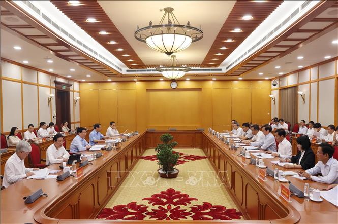 A view of the working session with Hue municipal Party’s Committee. VNA Photo: Lâm Khánh