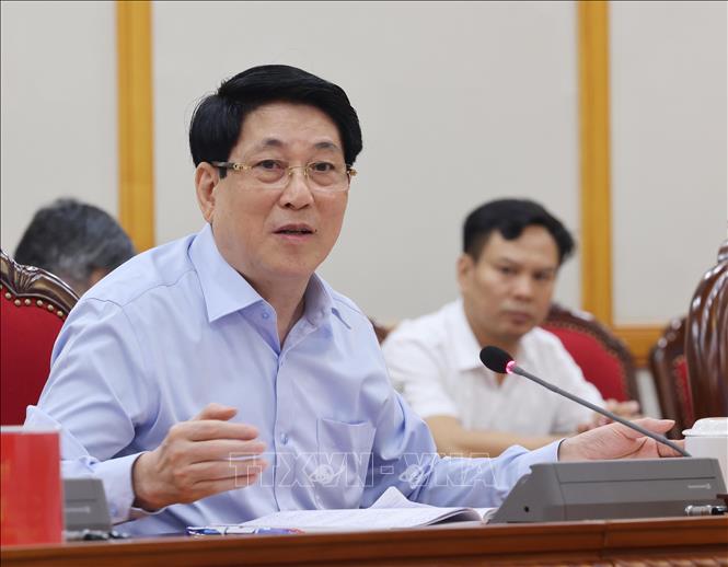 Politburo member and State President Luong Cuong speaks at the working session wtih standing board of Cao Bang provincial Party’s Committee. VNA Photo: Lâm Khánh