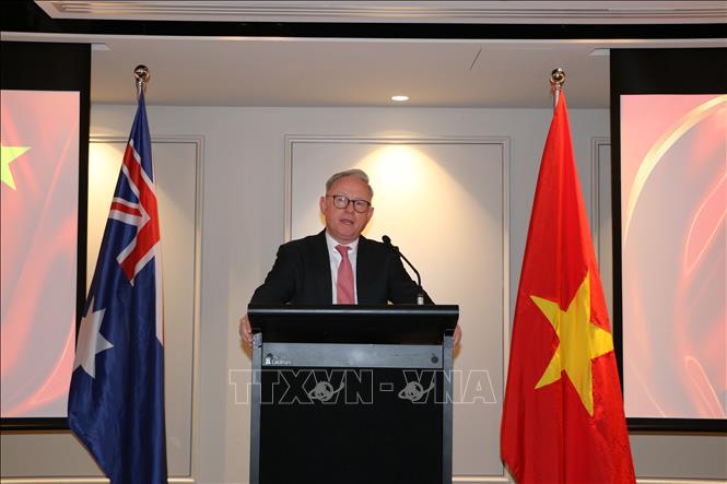Benjamin Franklin, President of the New South Wales Legislative Council, speaks at the ceremony. VNA Photo