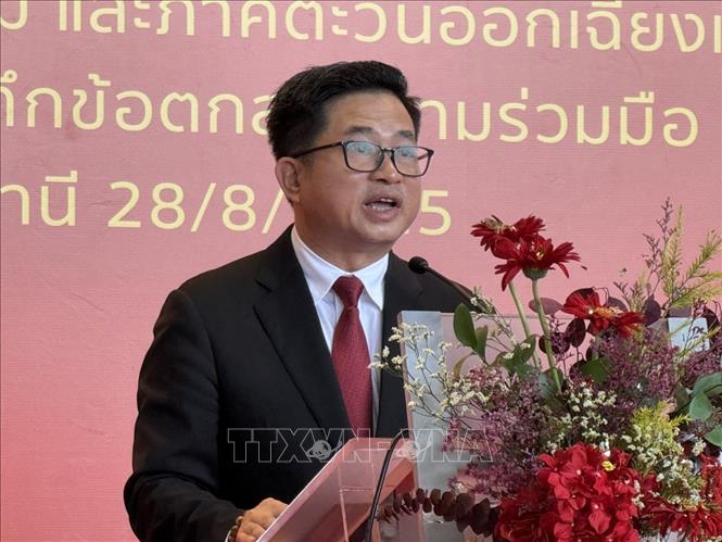 Ông Đinh Hoàng Linh, Tổng Lãnh sự Việt Nam tại Khon Kaen, Thái Lan, phát biểu khai mạc sự kiện. Ảnh: Phạm Hải – P/v TTXVN tại Thái Lan