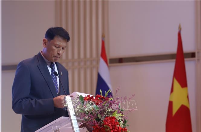 Ông Prachuap Rakphat, Phó Tỉnh trưởng tỉnh Khon Kaen, phát biểu tại buổi lễ kỷ niệm. Ảnh: Phạm Hải - P/v TTXVN tại Thái Lan