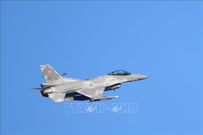(Tư liệu) Máy bay tiêm kích F-16 của Không lực Ba Lan. Ảnh: PAP/TTXVN