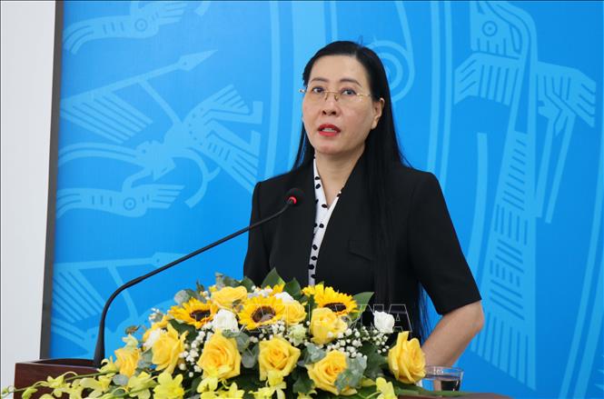 Ủy viên Trung ương Đảng, Bí thư Tỉnh ủy Quảng Ngãi Bùi Thị Quỳnh Vân chia sẻ về những thành tựu của Đảng bộ, chính quyền, quân và đồng bào các dân tộc trong tỉnh đạt được trong chặng đường Tám thập kỷ qua và những định hướng đưa Quảng Ngãi phát triển trong kỷ nguyên mới. Ảnh: Phạm Cường - TTXVN