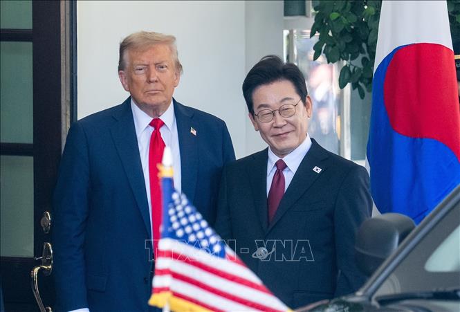 Tổng thống Hàn Quốc Lee Jae Myung cho biết trong cuộc hội đàm với Tổng thống Mỹ Donald Trump tại Nhà Trắng ngày 25/8/2025, hai bên đã nhất trí hiện đại hóa liên minh Hàn-Mỹ, phù hợp với môi trường an ninh đang thay đổi và mở ra một chương mới, tập trung vào việc thúc đẩy lợi ích quốc gia của cả hai bên. Ảnh: THX/TTXVN