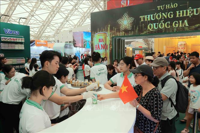 Không gian trưng bày của Công ty cổ phần sữa Việt Nam (Vinamilk) tại triển lãm. Ảnh: An Đăng - TTXVN
