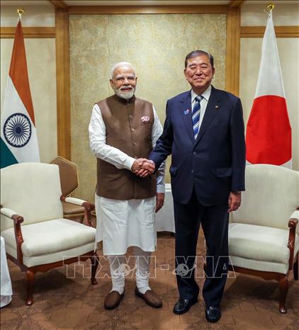 Thủ tướng Nhật Bản Shigeru Ishiba (phải) và người đồng cấp Ấn Độ Narendra Modi tại cuộc gặp ở Tokyo ngày 29/8/2025. Ảnh: ANI/TTXVN