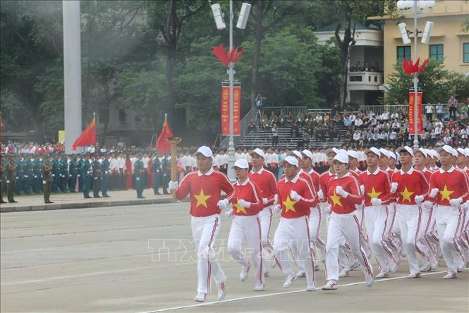 Lễ rước đuốc truyền thống. Ảnh: Lâm Khánh - TTXVN