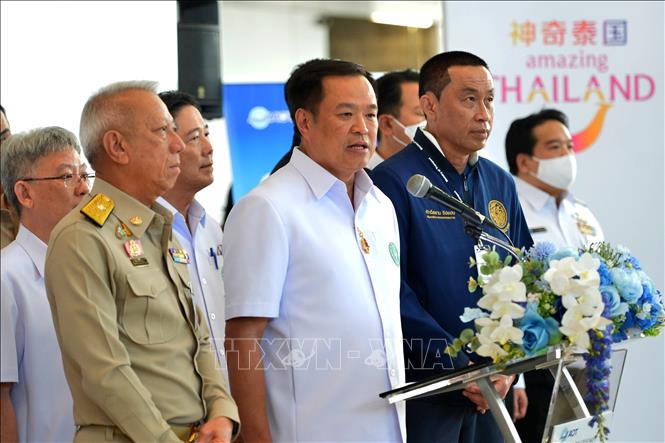 Trong một tuyên bố đưa ra vào tối 29/8/2025, đảng Bhumjaithai xác nhận ủy ban điều hành đã ủy quyền cho lãnh đạo đảng Anutin Charnvirakul (giữa, phía trước) thành lập một liên minh mới với sự ủng hộ của PP - đảng hiện nắm giữ số ghế lớn nhất tại Hạ viện. Ảnh: THX/TTXVN