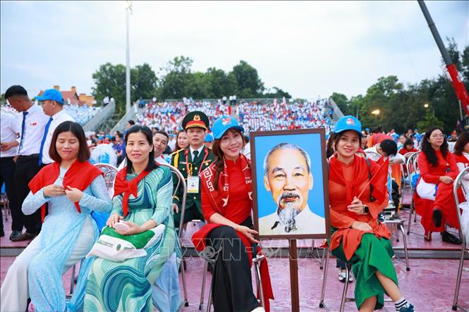 Đông đảo nhân dân đến dự lễ tổng duyệt. Ảnh: Trương Văn Vi - TTXVN