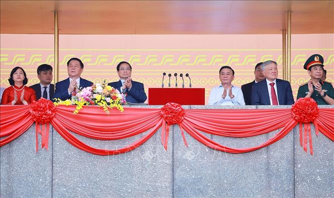 Thủ tướng Phạm Minh Chính dự buổi tổng duyệt. Ảnh: Dương Giang-TTXVN

