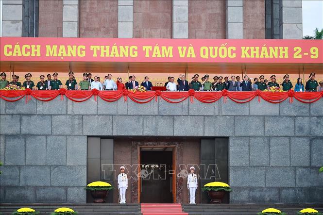 Thủ tướng Phạm Minh Chính và các đại biểu dự buổi tổng duyệt. Ảnh: Dương Giang-TTXVN
