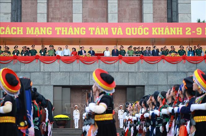Thủ tướng Phạm Minh Chính và các đại biểu dự buổi tổng duyệt. Ảnh: Dương Giang-TTXVN
