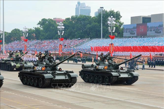 Khối Tăng thiết giáp tham gia lễ tổng duyệt. Ảnh: Trương Văn Vị - TTXVN