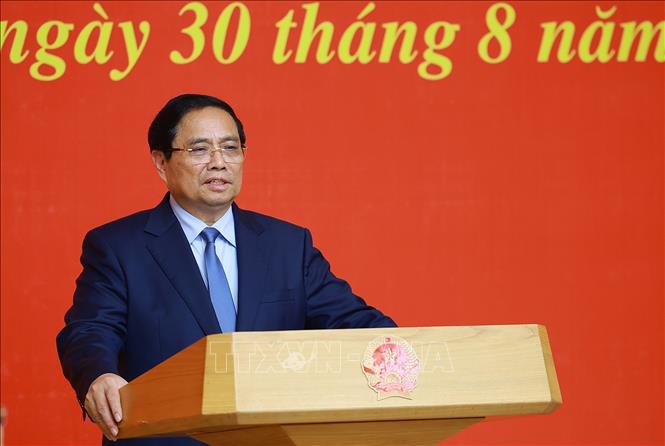 Thủ tướng Phạm Minh Chính phát biểu giao nhiệm vụ cho đồng chí Lê Hoài Trung, Bí thư Trung ương Đảng, Quyền Bộ trưởng Bộ ngoại giao. Ảnh: Dương Giang– TTXVN
