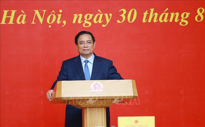 Thủ tướng Phạm Minh Chính phát biểu giao nhiệm vụ cho đồng chí Lê Hoài Trung, Bí thư Trung ương Đảng, Quyền Bộ trưởng Bộ ngoại giao. Ảnh: Dương Giang– TTXVN
