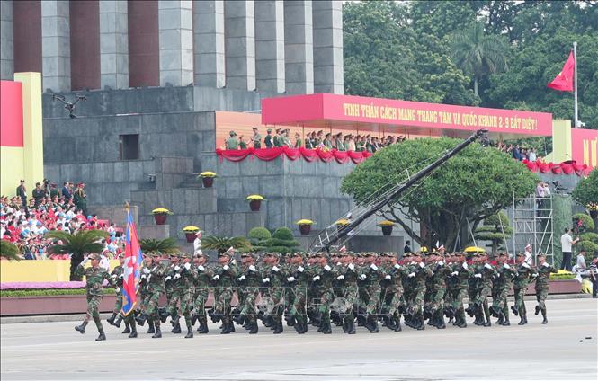 Khối Quân đội Hoàng gia Campuchia tham gia tổng duyệt. Ảnh: Trọng Đức - TTXVN