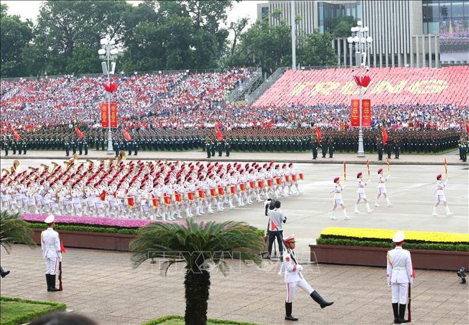 Khối nữ Quân nhạc diễu qua Lễ đài. Ảnh: Phương Hoa - TTXVN