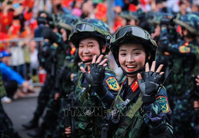 Nữ chiến sĩ Biệt động tham gia lễ diễu binh, diễu hành. Ảnh: Hoàng Hiếu - TTXVN