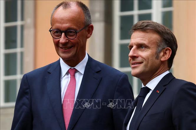 Thủ tướng Đức Friedrich Merz (trái) trong cuộc gặp Tổng thống Pháp Emmanuel Macron tại Berlin ngày 23/7/2025. Ảnh: Reuters/TTXVN