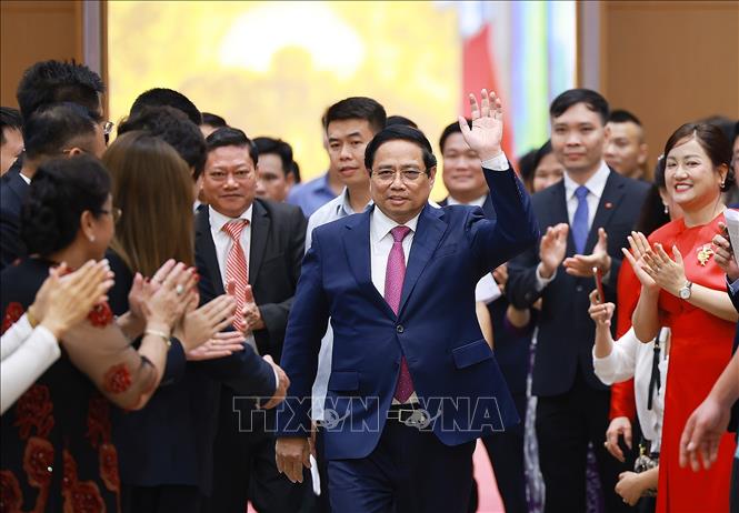 Thủ tướng Phạm Minh Chính đến Hội nghị gặp mặt các doanh nghiệp với chủ đề “80 năm doanh nghiệp đồng hành cùng đất nước”. Ảnh: Dương Giang– TTXVN
