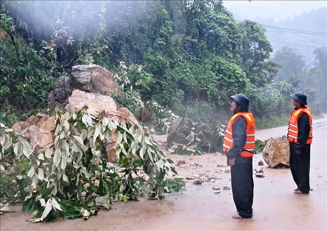  Một số điểm tại các xã Hướng Phùng, Hướng Lập, Dân Hóa, Kim Điền, Kim Phú... bị sạt lở do mưa bão. Ảnh: TTXVN phát