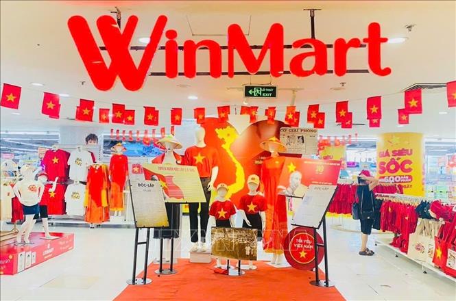 Hệ thống siêu thị Winmart trưng bày phiên bản Tuyên ngôn Độc lập, nêu cao tinh thần tự hào Việt Nam. Ảnh: Hương Giang – TTXVN