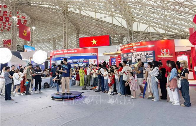 Sức lan tỏa và thu hút tại khu trưng bày của Thông tấn xã Việt Nam. Ảnh: TTXVN