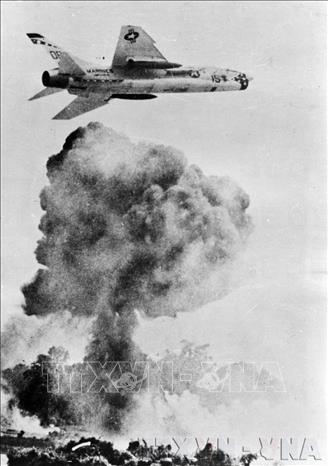 Ngày 5/8/1964, đế quốc Mỹ bắt đầu cuộc chiến tranh phá hoại miền Bắc bằng các đợt không kích dữ dội, chính thức mở màn một giai đoạn khốc liệt trong cuộc kháng chiến chống Mỹ. Ảnh: TTXVN
