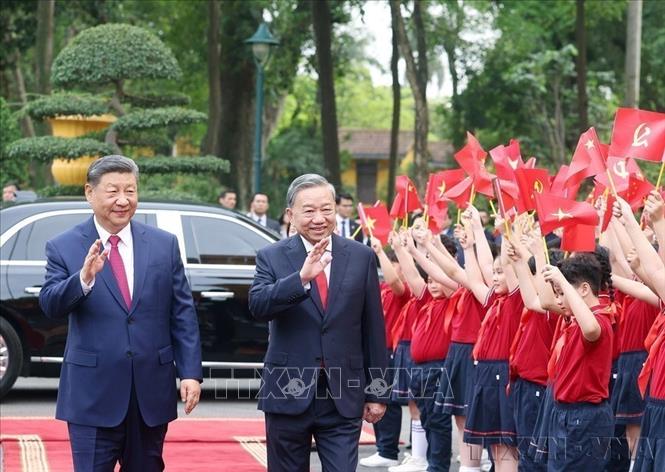 Tổng Bí thư Tô Lâm đón Tổng Bí thư, Chủ tịch nước Trung Quốc Tập Cận Bình thăm chính thức Việt Nam (4/2025). Ảnh: Thống Nhất - TTXVN
