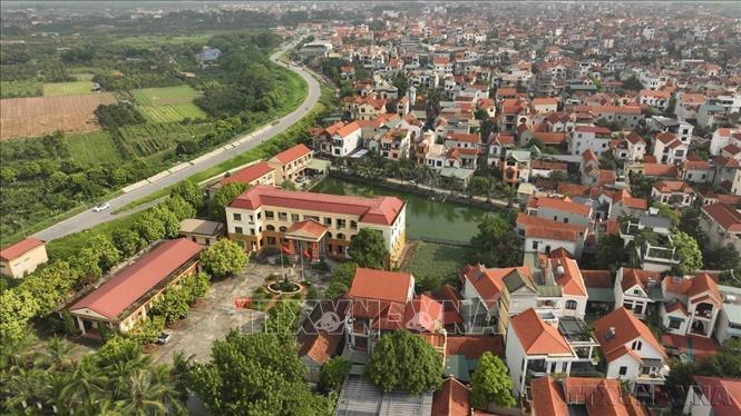 Chính sách an sinh của Việt Nam ngày càng toàn diện, hướng tới không để ai bị bỏ lại phía sau. Trong ảnh: Làng quê nông thôn mới ở xã Yên Sở (Hà Nội). Ảnh: Vũ Sinh – TTXVN

