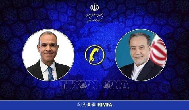 Ngoại trưởng Ai Cập Badr Abdelatty (trái) và người đồng cấp Iran Abbas Araghchi (phải). Ảnh: IRNA/TTXVN