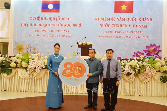 Các đại biểu chụp ảnh chung tại sự kiện. Ảnh: TTXVN phát