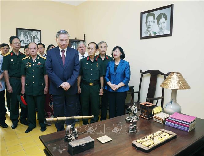 Tổng Bí thư Tô Lâm thăm di tích nhà số 48 Hàng Ngang. Ảnh: Thống Nhất – TTXVN