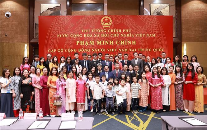 Thủ tướng Phạm Minh Chính với cộng đồng người Việt Nam tại Trung Quốc. Ảnh: Dương Giang-TTXVN

