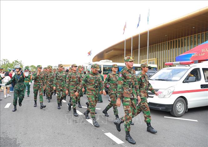 Đoàn diễu binh của Campuchia tham quan Triển lãm 80 năm Quốc khánh. Ảnh: Khánh Hoà - TTXVN
